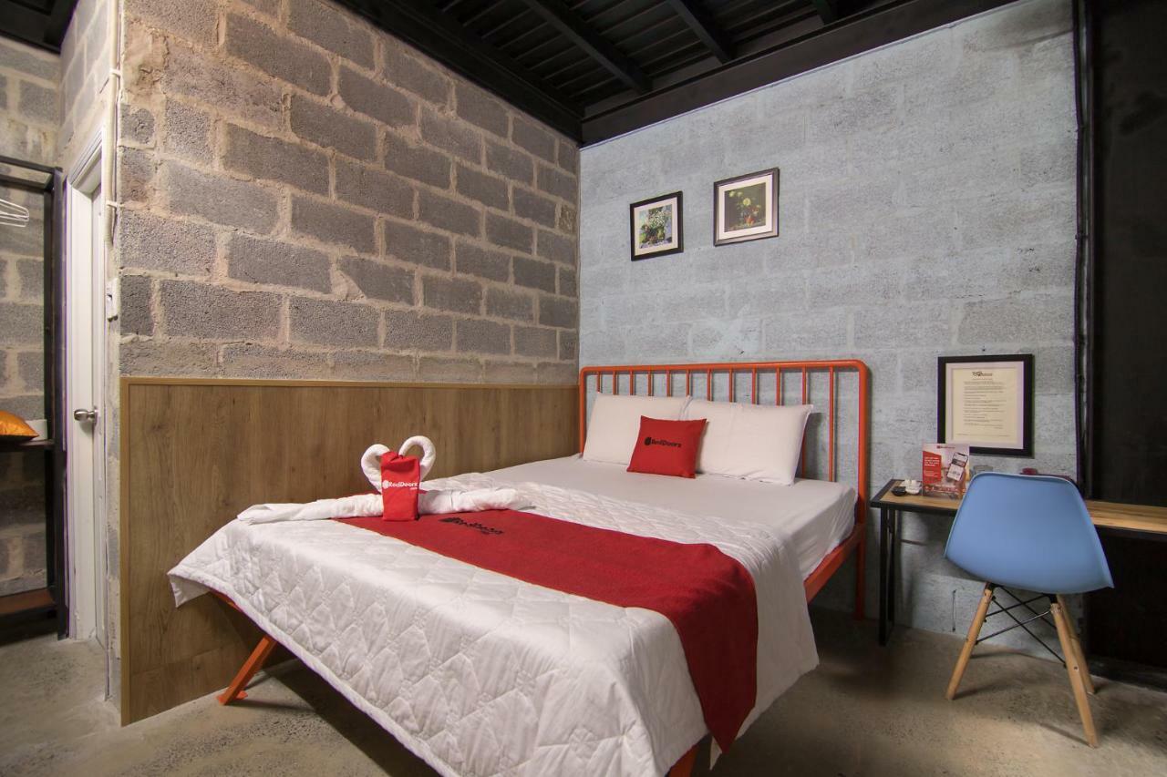 Reddoorz Plus @ Ung Van Khiem Street Хошимін Екстер'єр фото