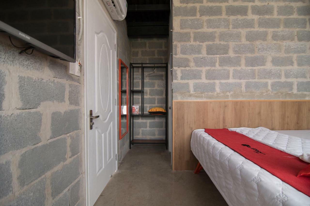 Reddoorz Plus @ Ung Van Khiem Street Хошимін Екстер'єр фото